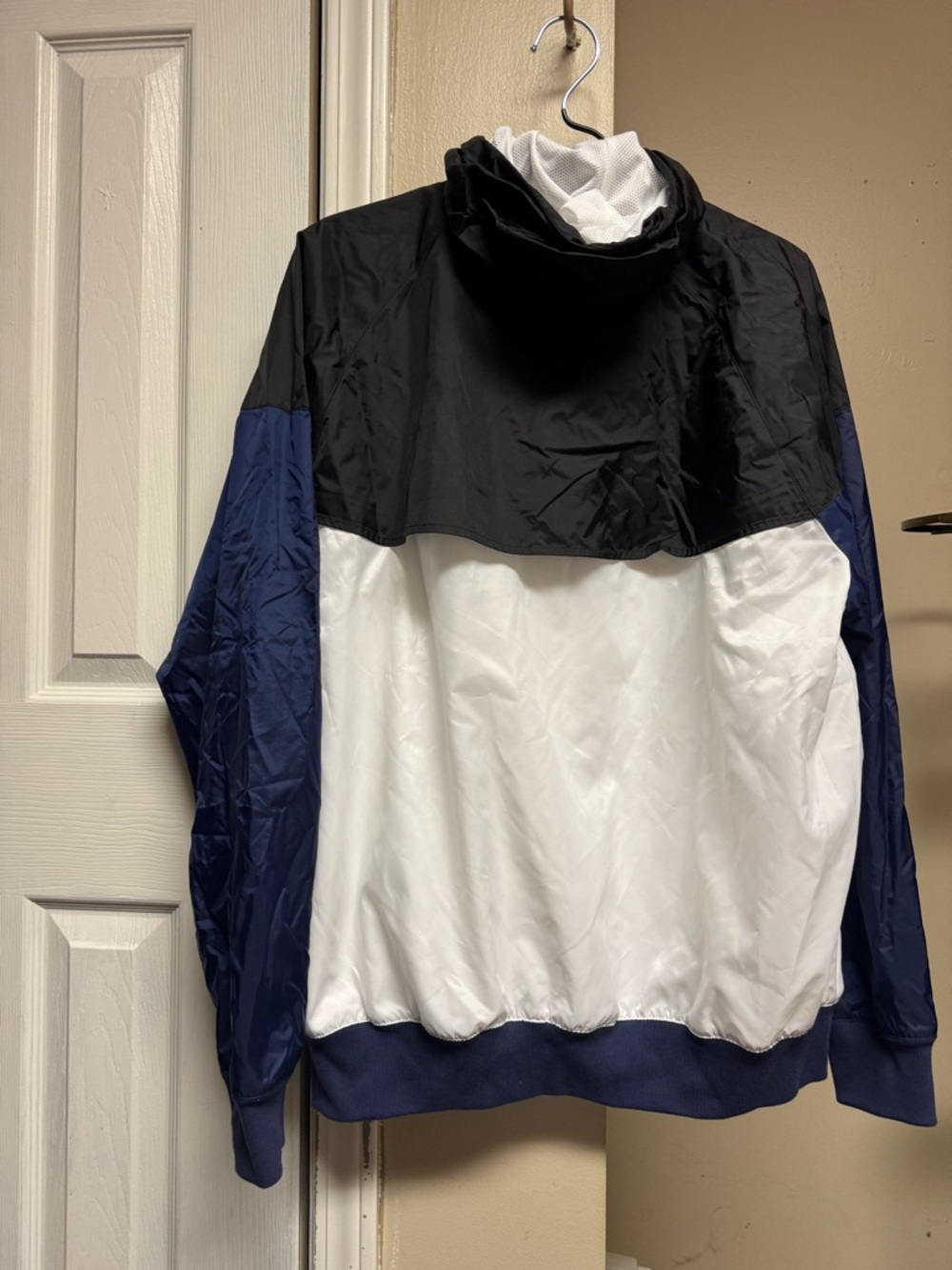 Nike Men’s Black/White/Navy Colorblock Windbreaker Jacket - Picture 3 of 3